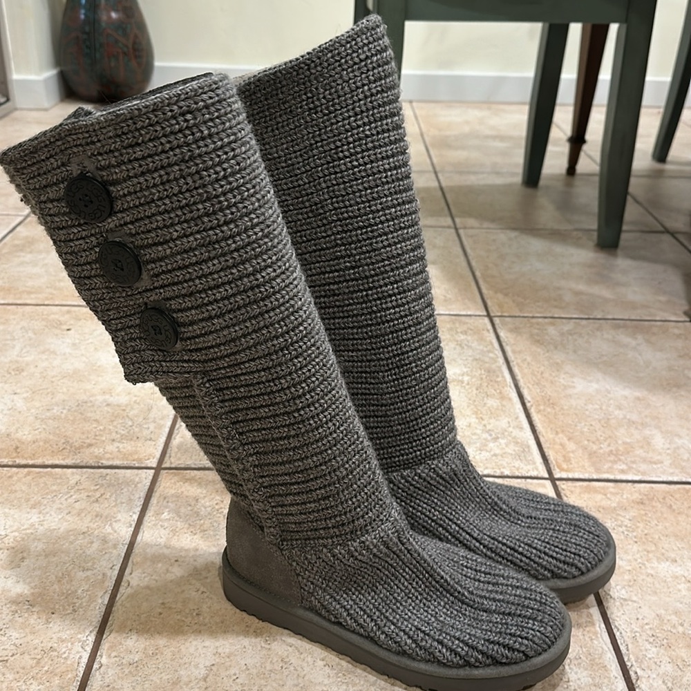 EUC UGG classic cardy boots US 9 - Picture 3 of 7